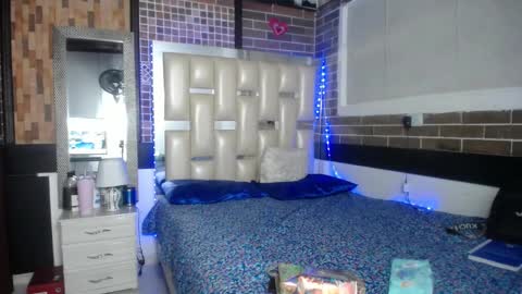 Snapshot of kriss_sweetboobs chatting on February 28, 2025, 11:36 am kriss_sweetboobs online show from February 28, 2025, 11:36 am