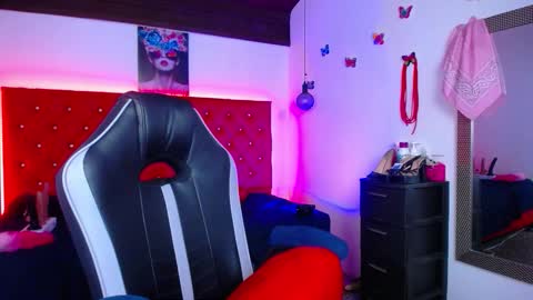 Snapshot of kriss_sweetboobs chatting on November 23, 2025, 12:16 pm kriss_sweetboobs online show from November 23, 2025, 12:16 pm