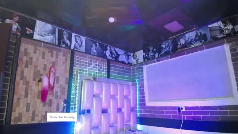 kriss_sweetboobs online show from April 12, 2026, 11:26 am