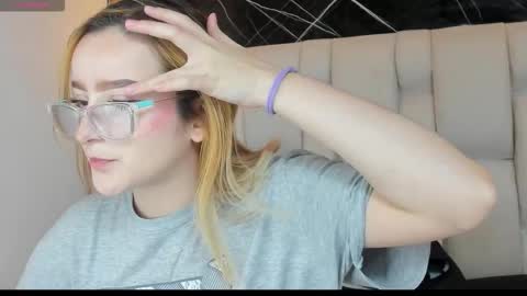 Snapshot of kristal_joi_dl chatting on November 12, 2025, 1:11 pm kristal online show from November 12, 2025, 1:11 pm