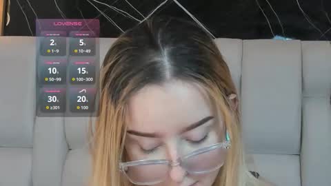 Snapshot of kristal_joi_dl chatting on December 2, 2025, 11:37 am kristal online show from December 2, 2025, 11:37 am