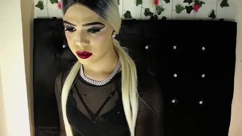 kristal_queen01 online show from April 12, 2026, 6:18 am
