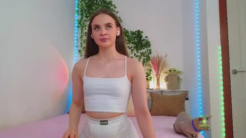 Snapshot of kristen_sayles chatting on October 5, 2025, 8:51 pm Kris online show from October 5, 2025, 8:51 pm