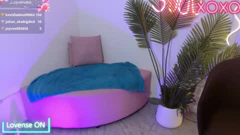 kristen_tay online show from March 10, 2025, 6:27 am