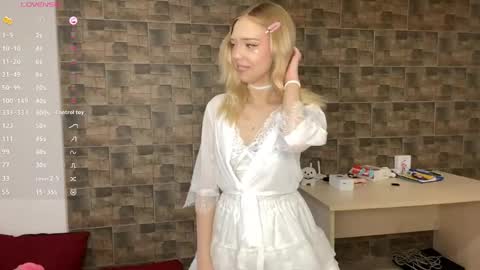 Snapshot of kristiancommes chatting on May 24, 2026, 4:56 pm Alisa online show from May 24, 2026, 4:56 pm