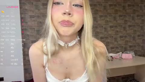 Snapshot of kristiancommes chatting on June 20, 2026, 4:21 pm Alisa online show from June 20, 2026, 4:21 pm