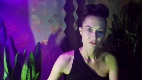 Snapshot of kristinagold44 chatting on December 10, 2024, 7:22 pm Kristina online show from December 10, 2024, 7:22 pm