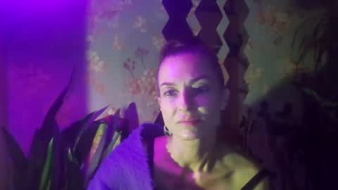 Snapshot of kristinagold44 chatting on December 22, 2024, 10:36 pm Kristina online show from December 22, 2024, 10:36 pm