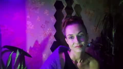 Snapshot of kristinagold44 chatting on December 30, 2024, 7:32 pm Kristina online show from December 30, 2024, 7:32 pm