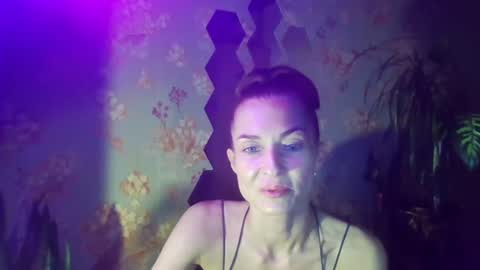 Snapshot of kristinagold44 chatting on February 7, 2025, 1:11 pm Kristina online show from February 7, 2025, 1:11 pm