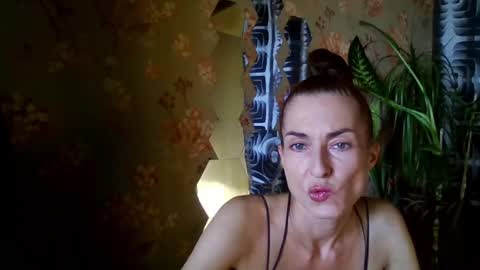 Snapshot of kristinagold44 chatting on February 11, 2025, 1:20 pm Kristina online show from February 11, 2025, 1:20 pm
