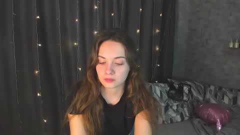Snapshot of kristinalevis chatting on February 20, 2025, 8:25 pm Kristina online show from February 20, 2025, 8:25 pm