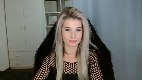 KristineAmore online show from November 19, 2025, 7:36 pm