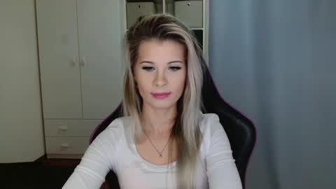 KristineAmore online show from December 19, 2025, 8:10 am