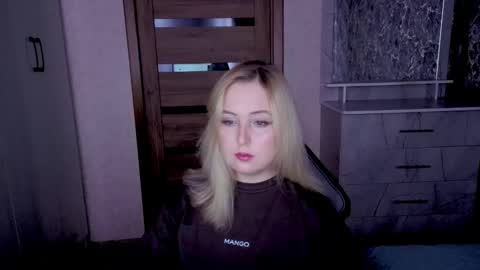 Snapshot of kristy_fran chatting on May 17, 2026, 9:22 pm Kristy online show from May 17, 2026, 9:22 pm