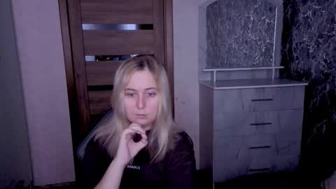 Snapshot of kristy_fran chatting on May 25, 2026, 1:44 am Kristy online show from May 25, 2026, 1:44 am