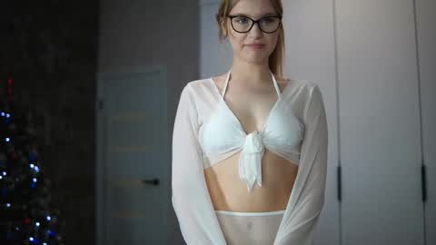 Snapshot of kristy_mysti chatting on December 20, 2025, 5:31 pm Kristy online show from December 20, 2025, 5:31 pm