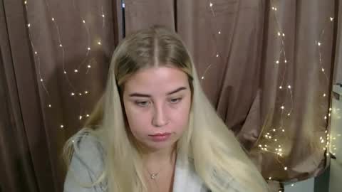 KristyFlowers online show from December 6, 2024, 9:43 am