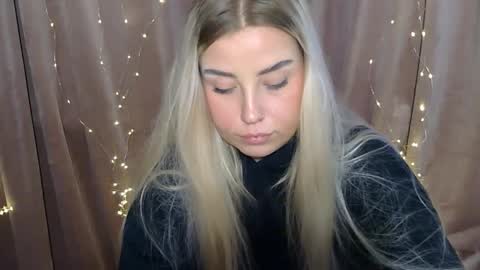 KristyFlowers online show from December 16, 2024, 10:50 am