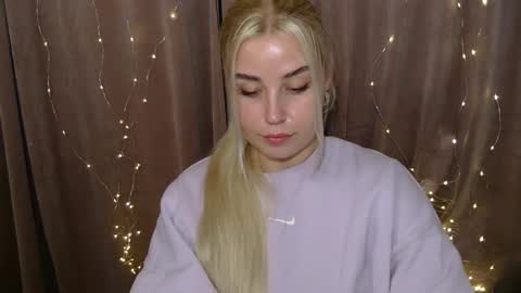 KristyFlowers online show from December 19, 2024, 4:35 pm