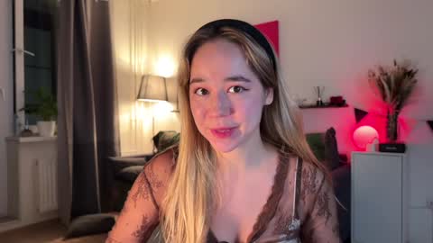 Snapshot of kristyspiritedaway chatting on December 24, 2024, 6:50 pm Kristy Nip slip shady Best model on CB online show from December 24, 2024, 6:50 pm