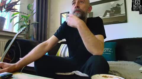 krummersaebel online show from February 25, 2025, 4:31 pm