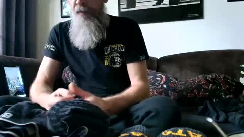 krummersaebel online show from February 8, 2026, 3:26 pm