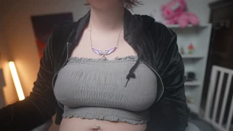 Snapshot of krystalsyxx chatting on February 3, 2025, 4:57 am Krystal Syx online show from February 3, 2025, 4:57 am