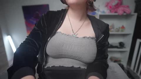 Snapshot of krystalsyxx chatting on March 12, 2025, 12:31 am Krystal Syx online show from March 12, 2025, 12:31 am