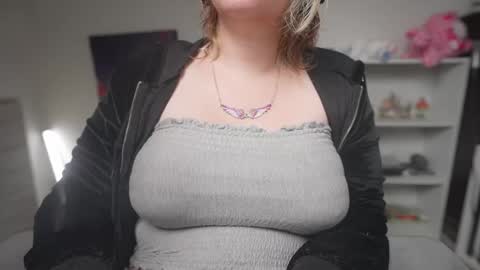 Snapshot of krystalsyxx chatting on September 26, 2025, 5:28 pm Krystal Syx online show from September 26, 2025, 5:28 pm