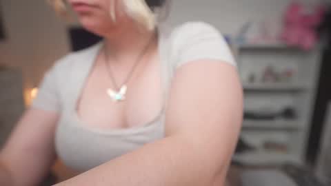 Snapshot of krystalsyxx chatting on October 16, 2025, 1:50 am Krystal Syx online show from October 16, 2025, 1:50 am