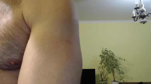 ksanderua online show from February 4, 2025, 8:38 pm