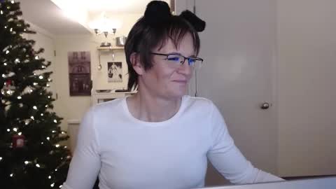 Cait online show from December 5, 2025, 2:09 am