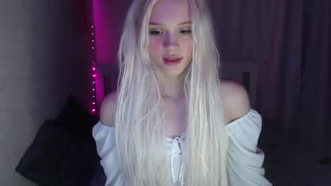 Snapshot of kttyemiow__ chatting on March 9, 2025, 8:42 pm Emilia online show from March 9, 2025, 8:42 pm