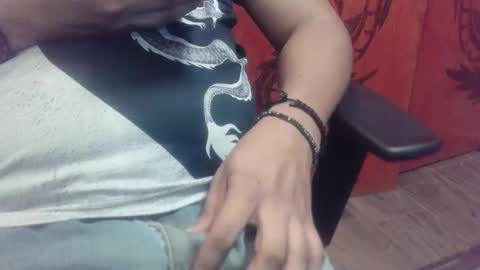 kunahub17 online show from November 4, 2025, 2:21 am