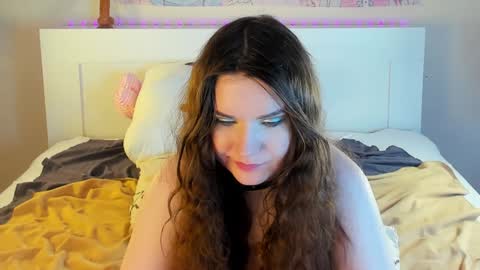 Snapshot of kuraii_ chatting on January 13, 2025, 6:27 am Anna online show from January 13, 2025, 6:27 am