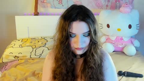 Snapshot of kuraii_ chatting on January 14, 2025, 12:11 am Anna online show from January 14, 2025, 12:11 am