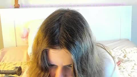 Snapshot of kuraii_ chatting on January 25, 2025, 3:51 am Anna online show from January 25, 2025, 3:51 am
