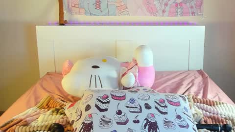 Snapshot of kuraii_ chatting on February 4, 2025, 3:33 am Anna online show from February 4, 2025, 3:33 am