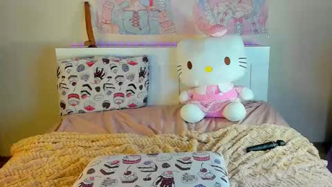 Snapshot of kuraii_ chatting on February 28, 2025, 2:20 am Anna online show from February 28, 2025, 2:20 am