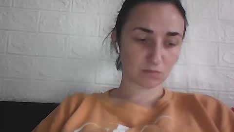 kusia032132 online show from October 24, 2025, 6:21 am