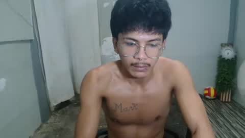 Snapshot of kyle_lourence chatting on May 19, 2026, 12:55 pm kyle_lourence online show from May 19, 2026, 12:55 pm