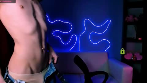 kyleberry_ online show from November 6, 2025, 3:29 am