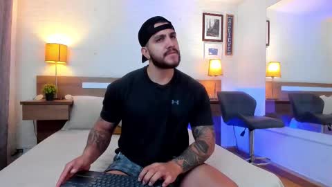 Snapshot of kylenorth_ chatting on October 4, 2025, 12:14 pm kylenorth_ online show from October 4, 2025, 12:14 pm