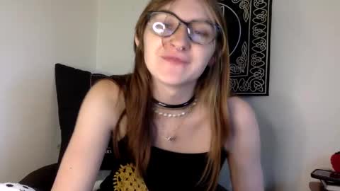 Kylianna online show from September 23, 2025, 6:55 pm