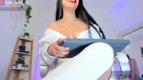 Kylie online show from March 2, 2025, 4:07 am