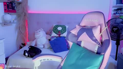 k ylie online show from March 3, 2026, 9:21 pm