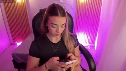 KYLIE  online show from April 14, 2026, 2:06 am