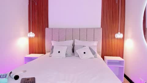 kloe sofia online show from November 19, 2025, 1:11 pm