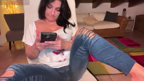 Kylie  online show from October 31, 2025, 2:18 pm